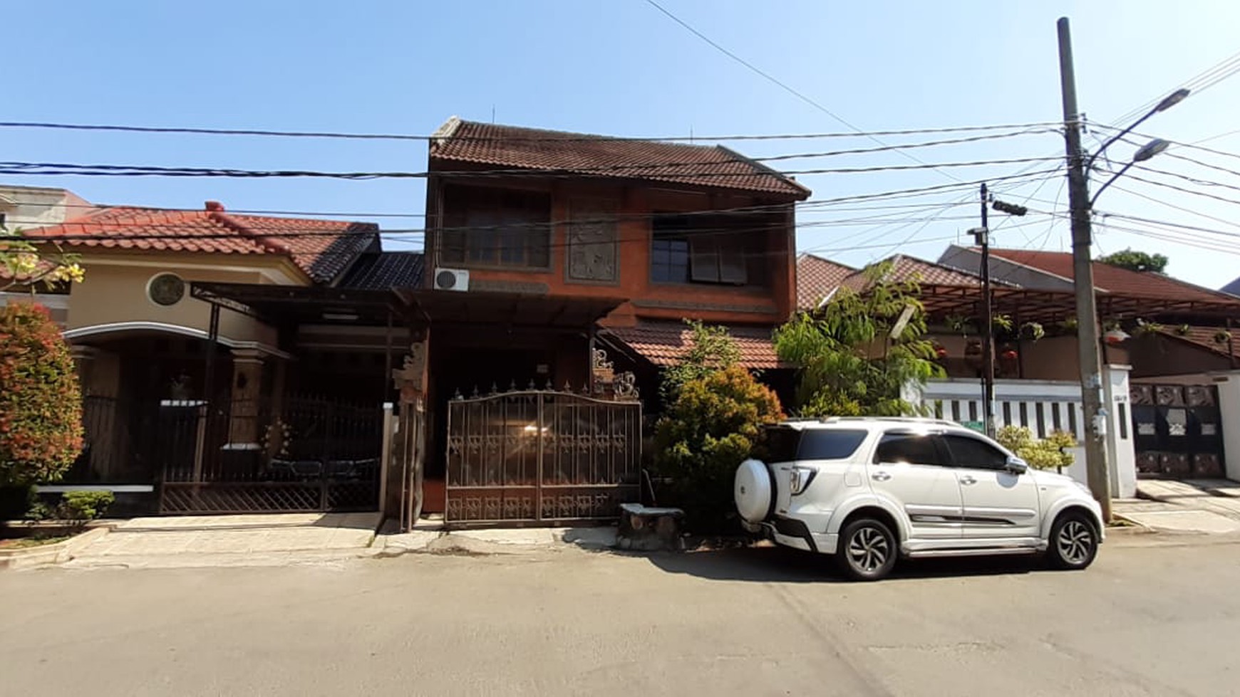 Rumah bagus, siap huni di pondok safari