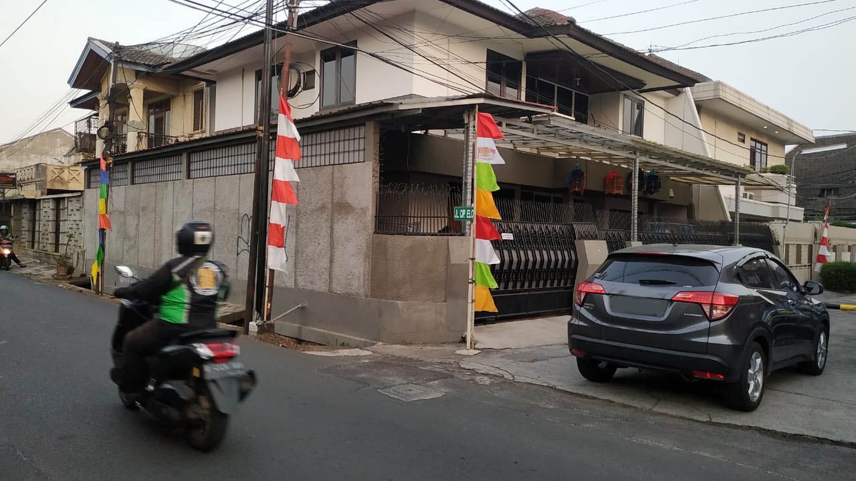 Turun Harga!!!!   Rumah Hoek Dijual Komp. Cipinang Elok Bana Jl Mulya Jaya