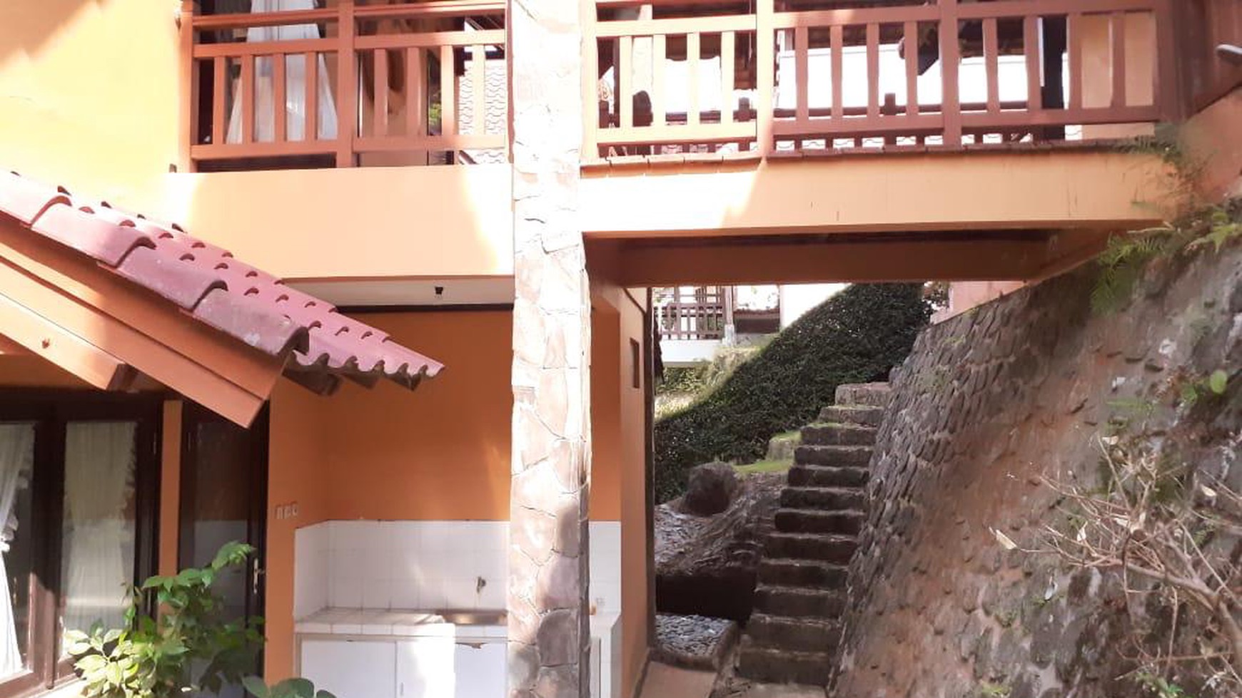 Rumah Villa Grand Whiz Trawas Mojokerto