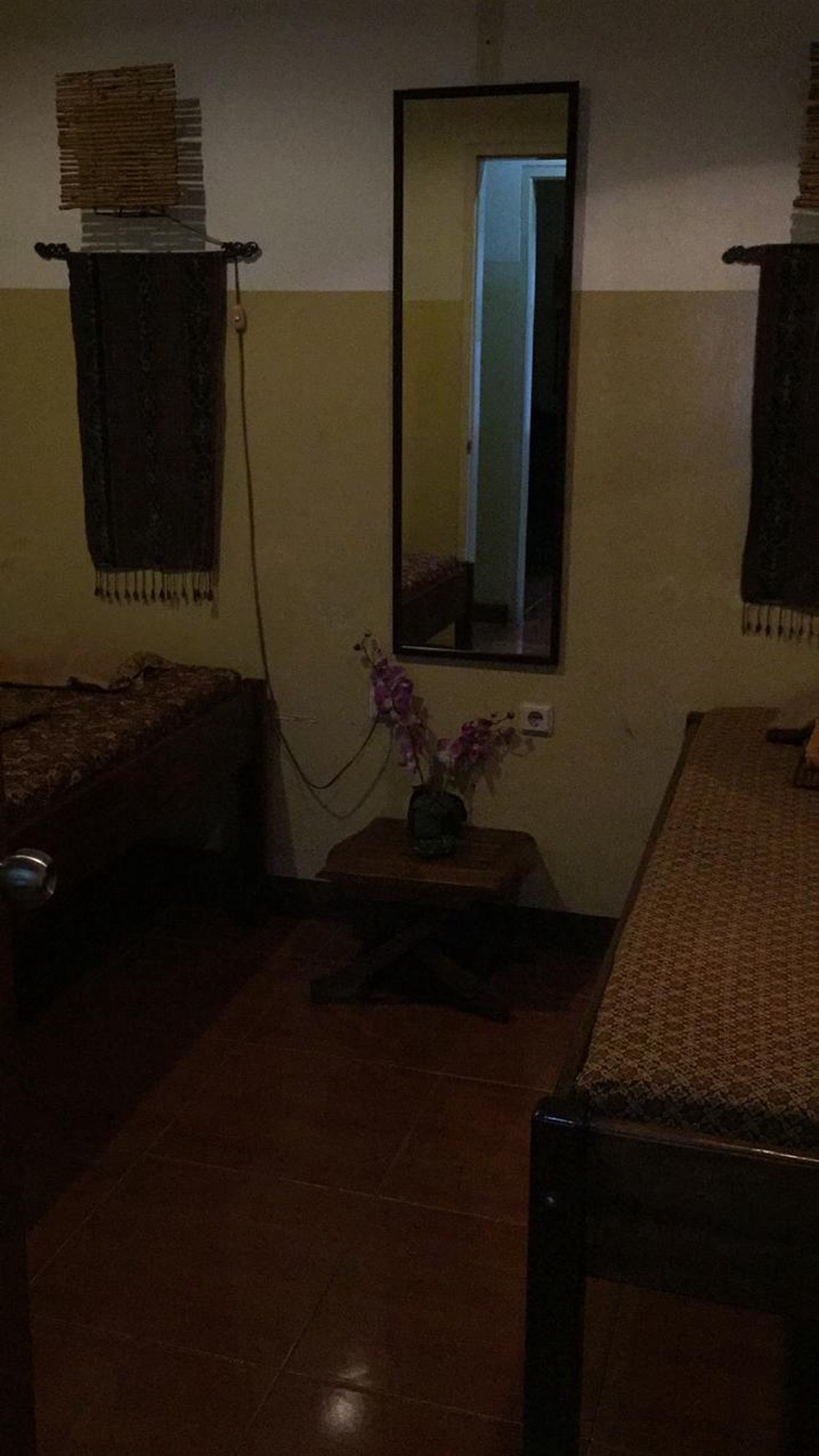 Rumah Siap Huni, Lokasi Pinggir Jalan Raya, dan Strategis @Bintaro