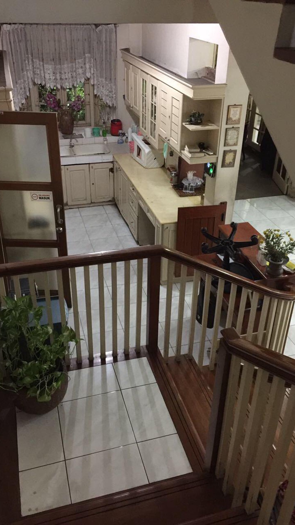 Rumah Siap Huni, Lokasi Pinggir Jalan Raya, dan Strategis @Bintaro