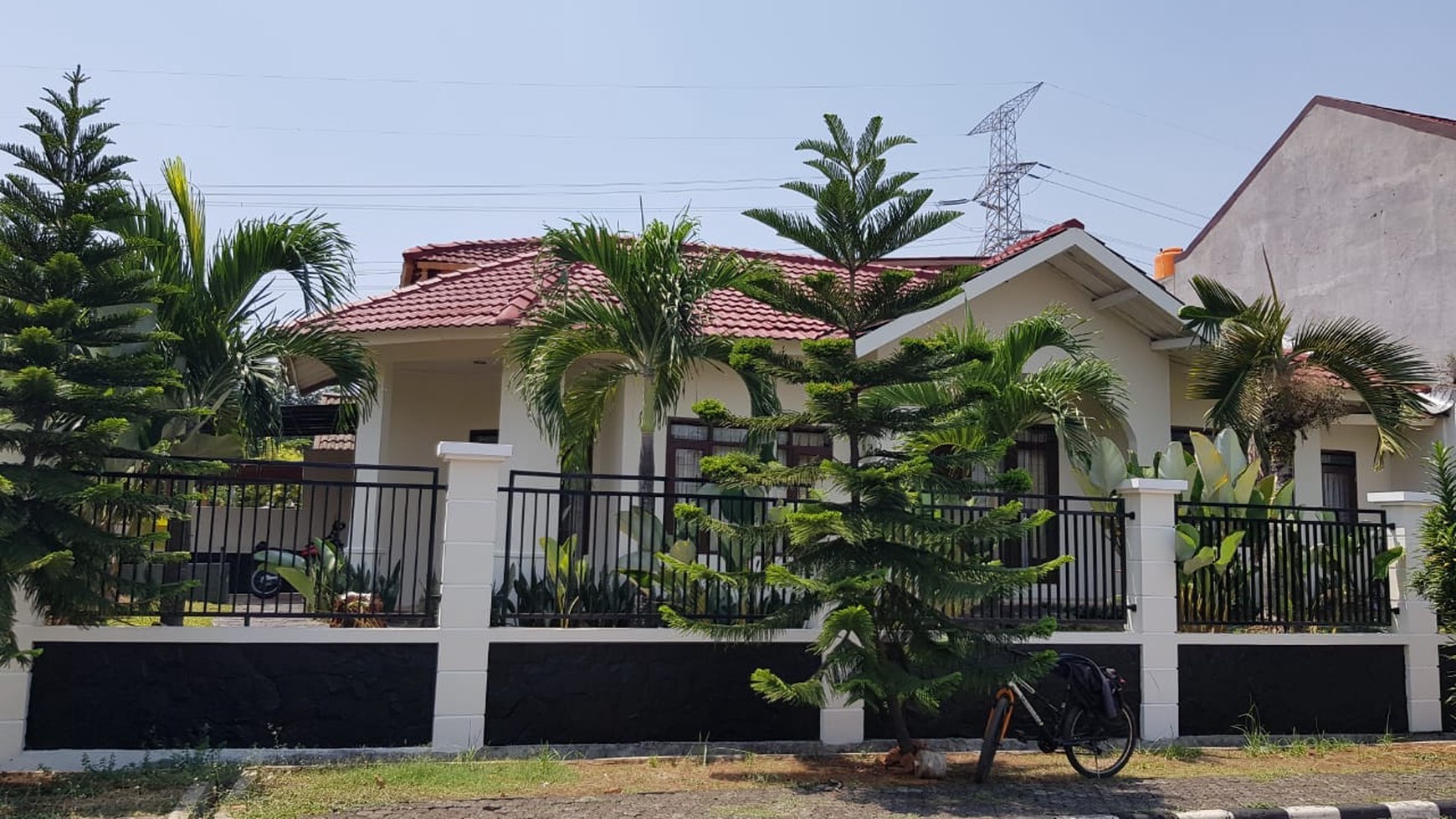 Rumah 1, 5 Lantai Asri di Kawasan Cinere