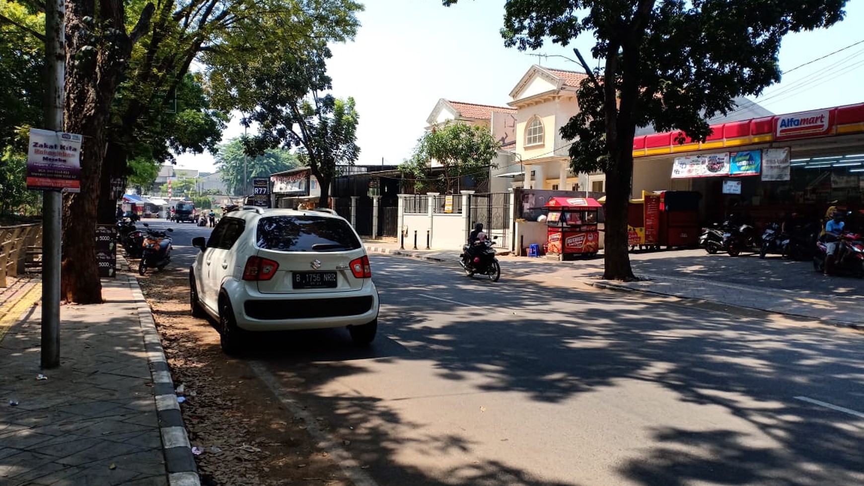 Kavling strategis pinggir jalan raya Kencana Loka