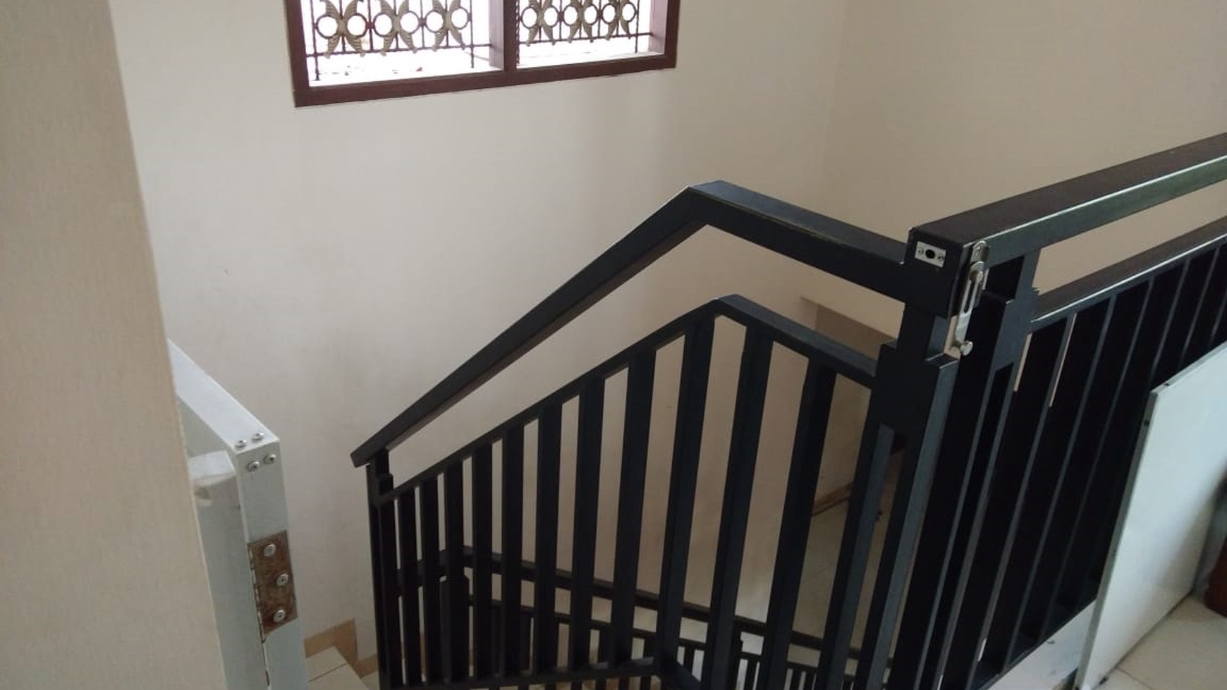 RUMAH TINGGAL, COCOK UNTUK KELUARGA, DI GG BAWAL, DEKAT INDOLUXE HOTEL