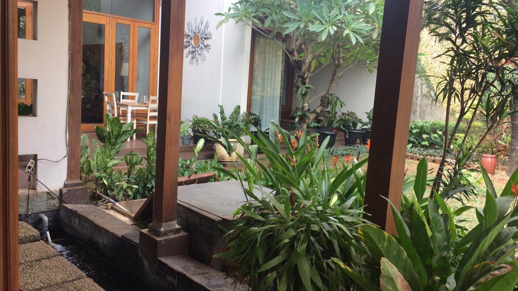 Rumah Cantik dan Asri di Lebak Bulus