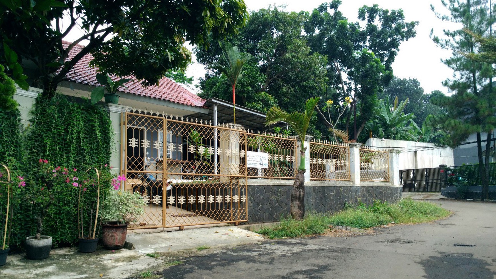 Rumah Dalam Komplek Posisi Hoek Di Pondok Cabe