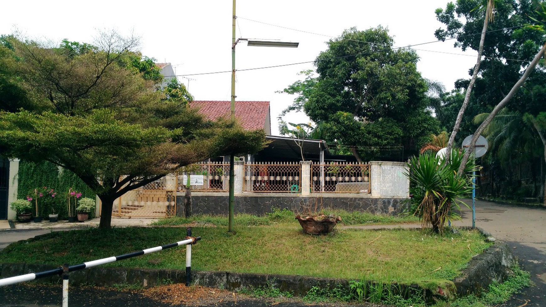Rumah Dalam Komplek Posisi Hoek Di Pondok Cabe