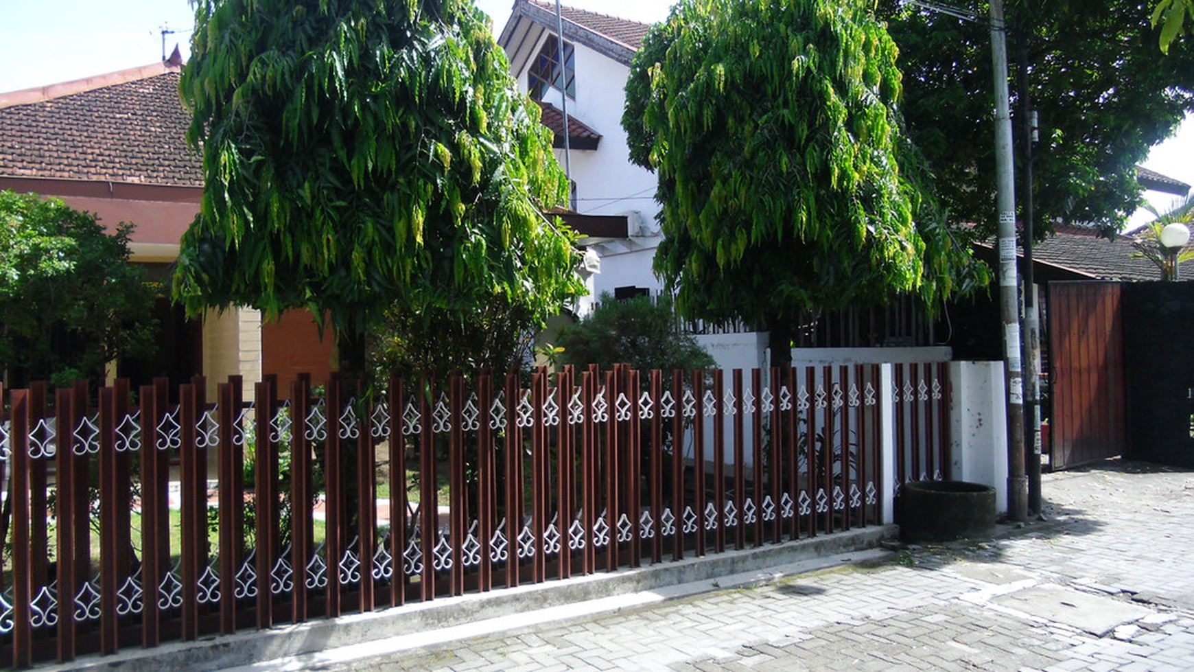 RUMAH STRATEGIS DI LINGKUNGAN UGM, POGUNG BARU, JL KALIURANG KM 5