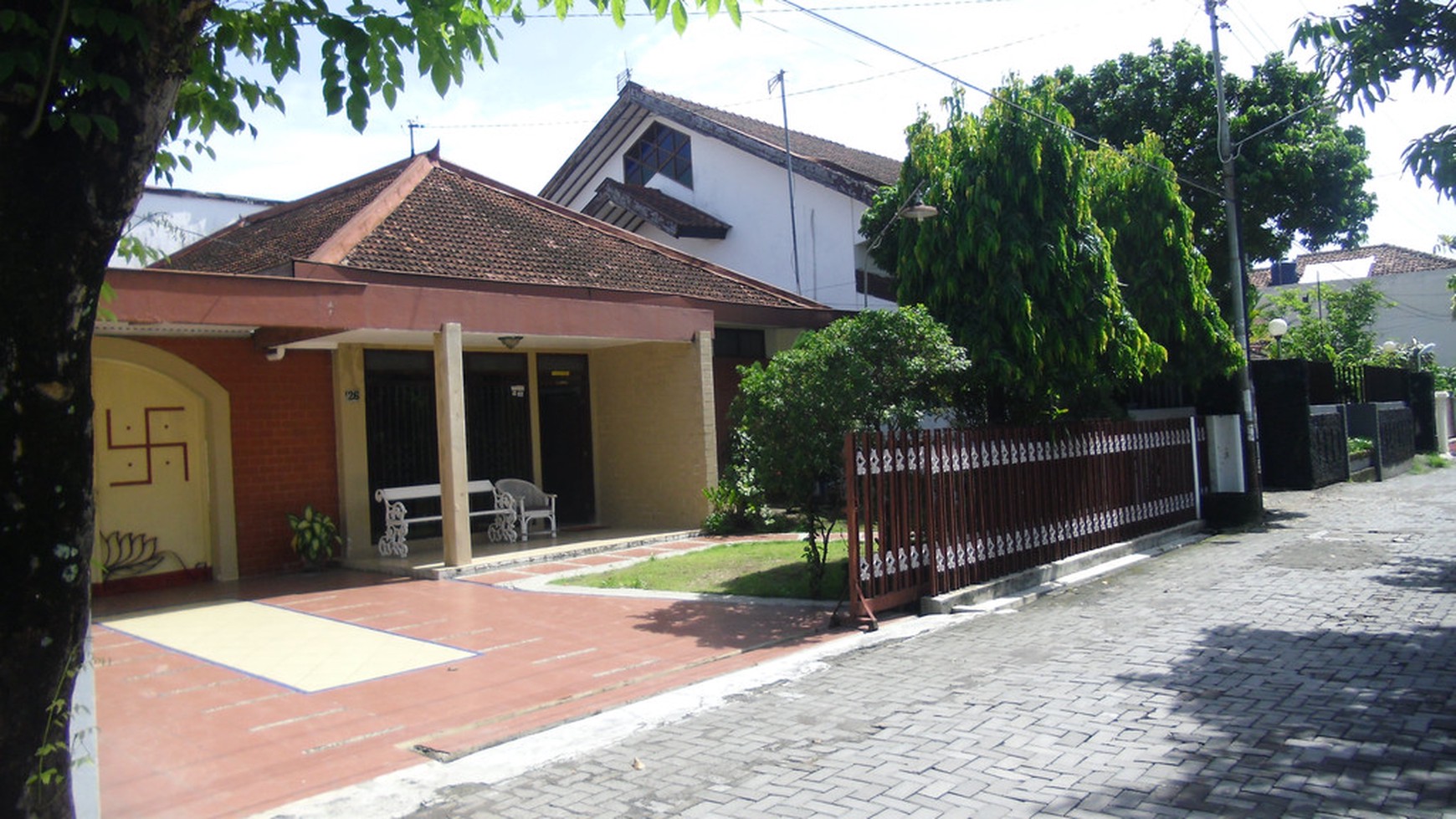 RUMAH STRATEGIS DI LINGKUNGAN UGM, POGUNG BARU, JL KALIURANG KM 5