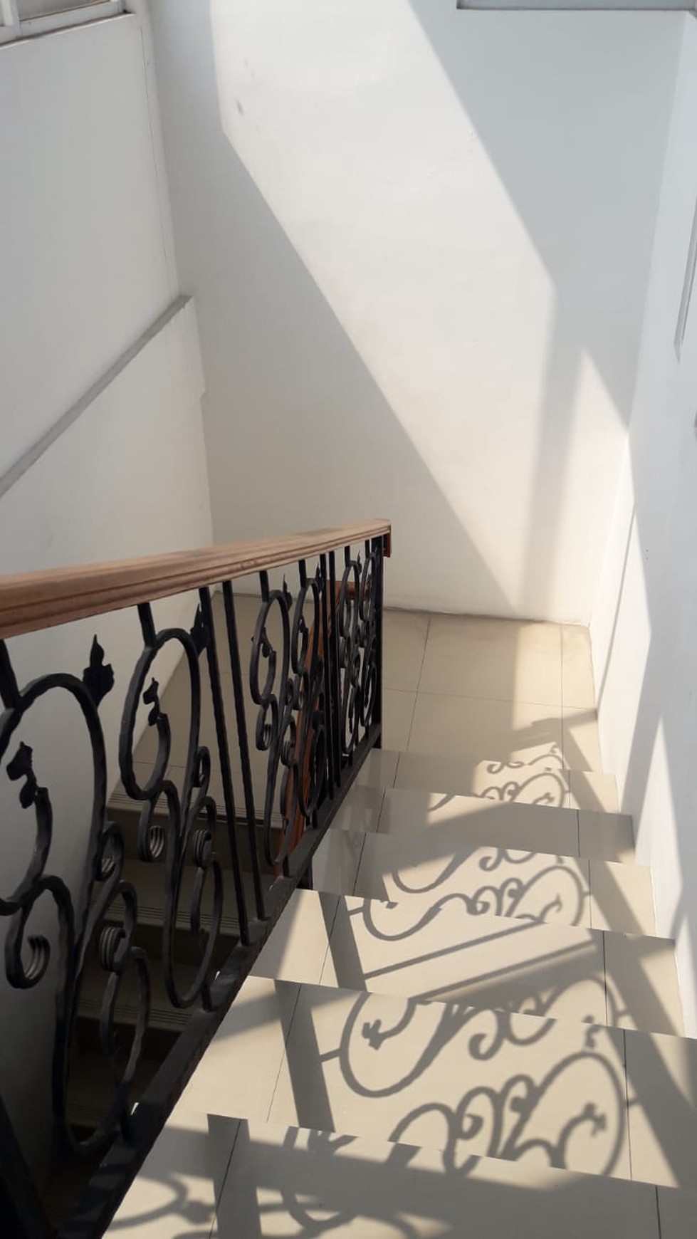 Rumah bagus siap huni di mertilang bintaro sektor 9