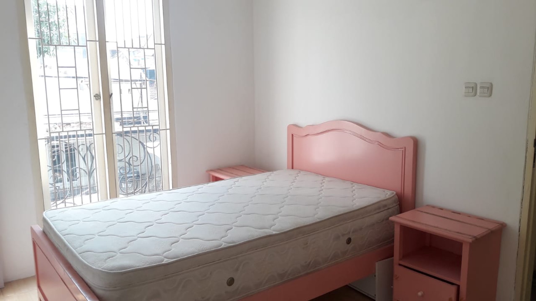 Rumah bagus siap huni di mertilang bintaro sektor 9