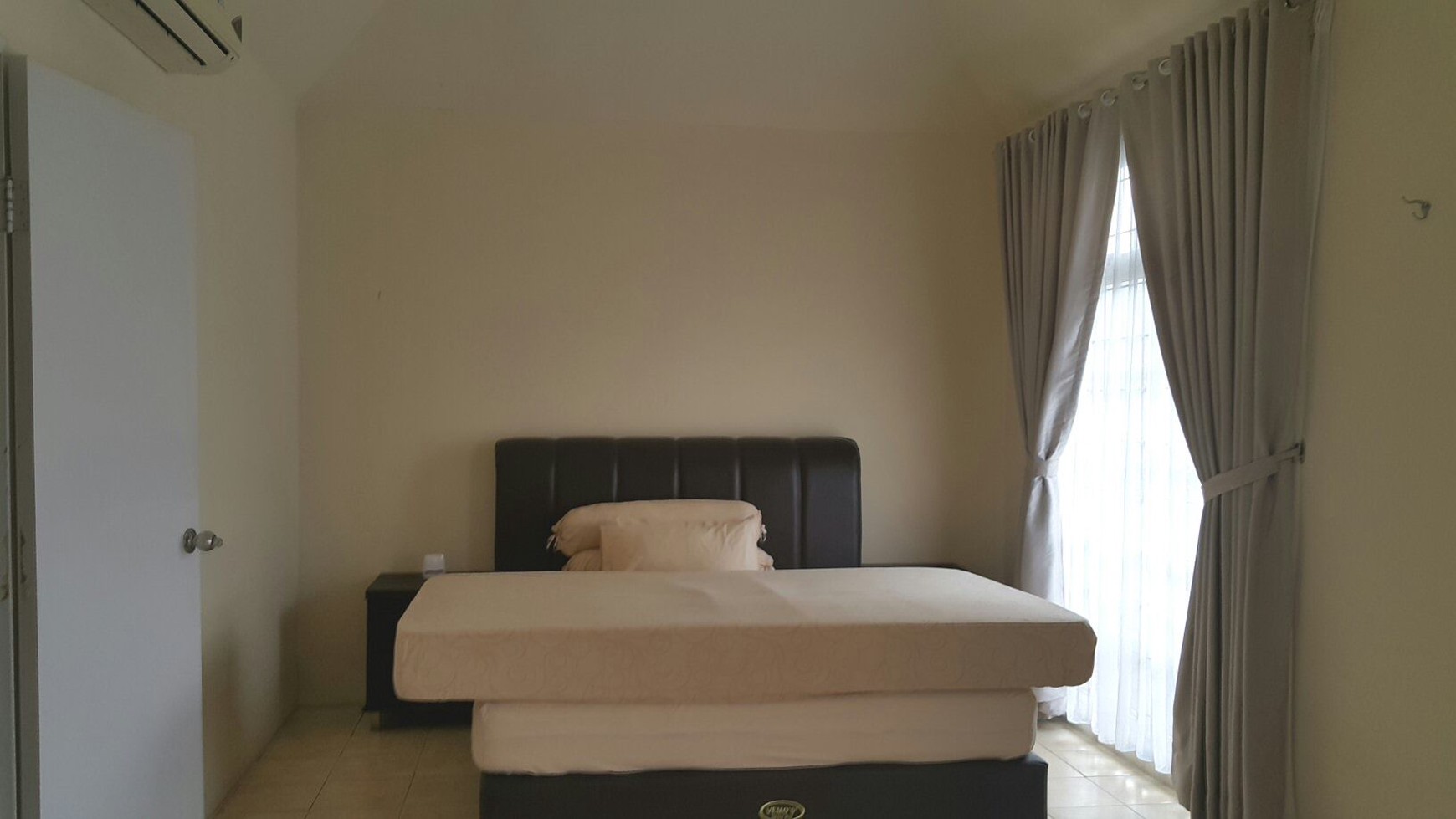 Townhouse di Taman Paris 1 - Lippo Karawaci