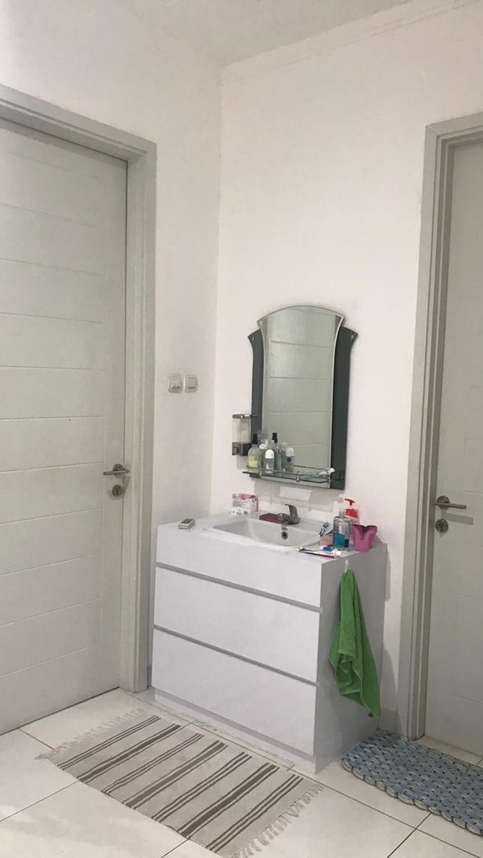 Rumah Cantiq Minimalis siap huni di Bintaro luas 215m harga 2,8M nego sampai DEAL