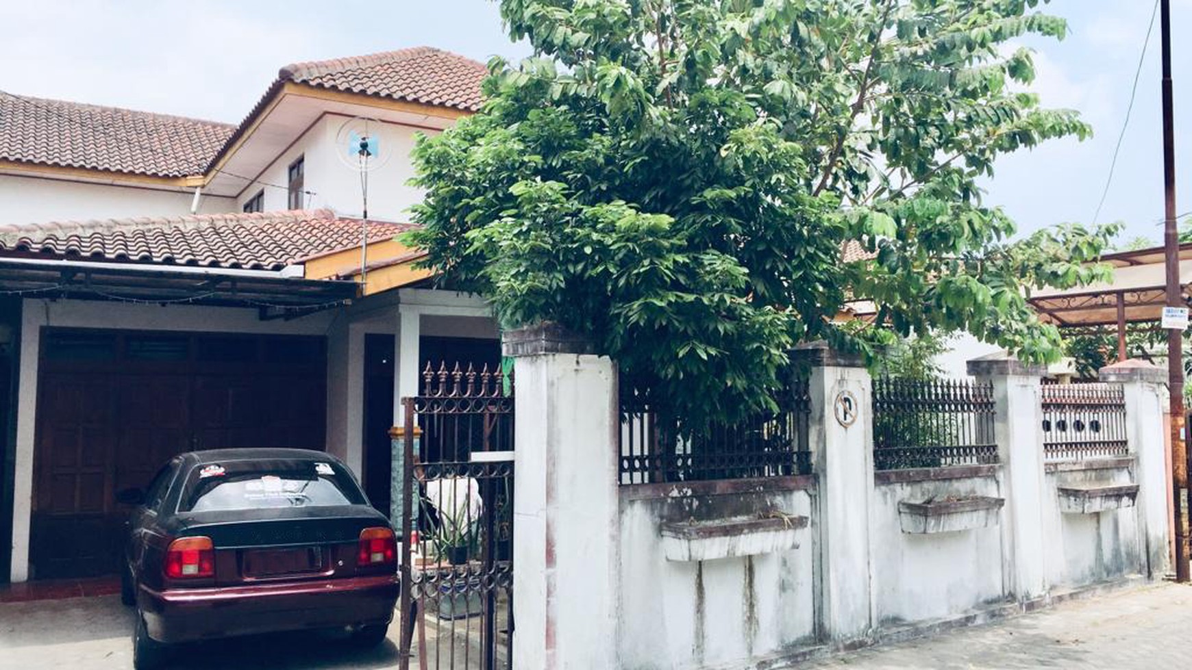 RUMAH TINGGAL DENGAN BANGUNAN MEGAH, DI JL BIMO NOGOTIRTO