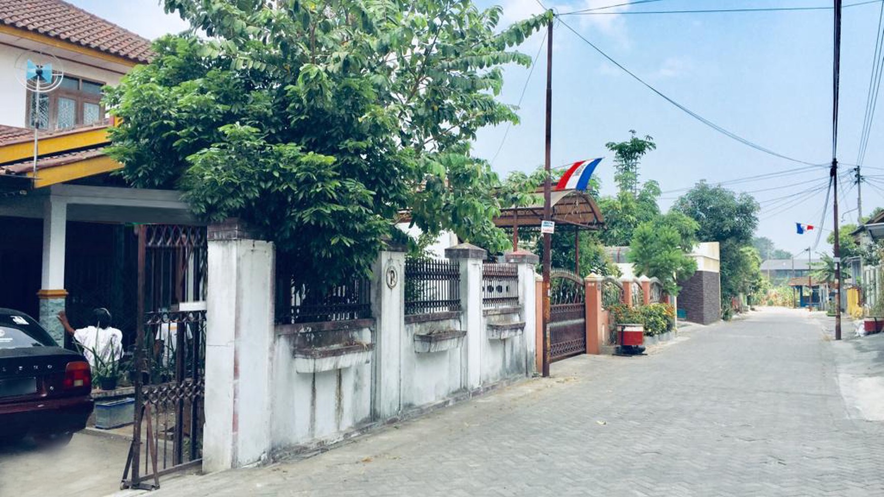 RUMAH TINGGAL DENGAN BANGUNAN MEGAH, DI JL BIMO NOGOTIRTO
