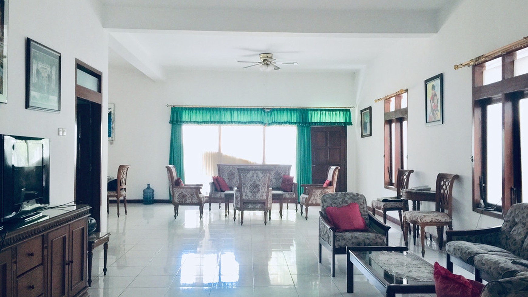 RUMAH TINGGAL DENGAN BANGUNAN MEGAH, DI JL BIMO NOGOTIRTO