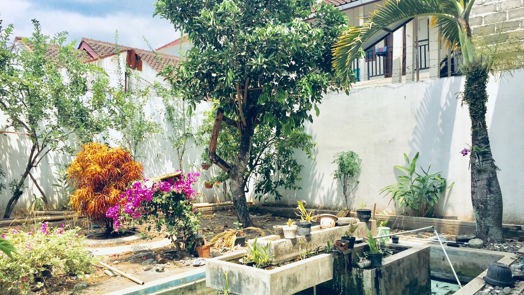 RUMAH TINGGAL DENGAN BANGUNAN MEGAH, DI JL BIMO NOGOTIRTO