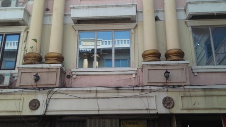 Ruko 3 lantai Strategis Jalan Pasar Kembang