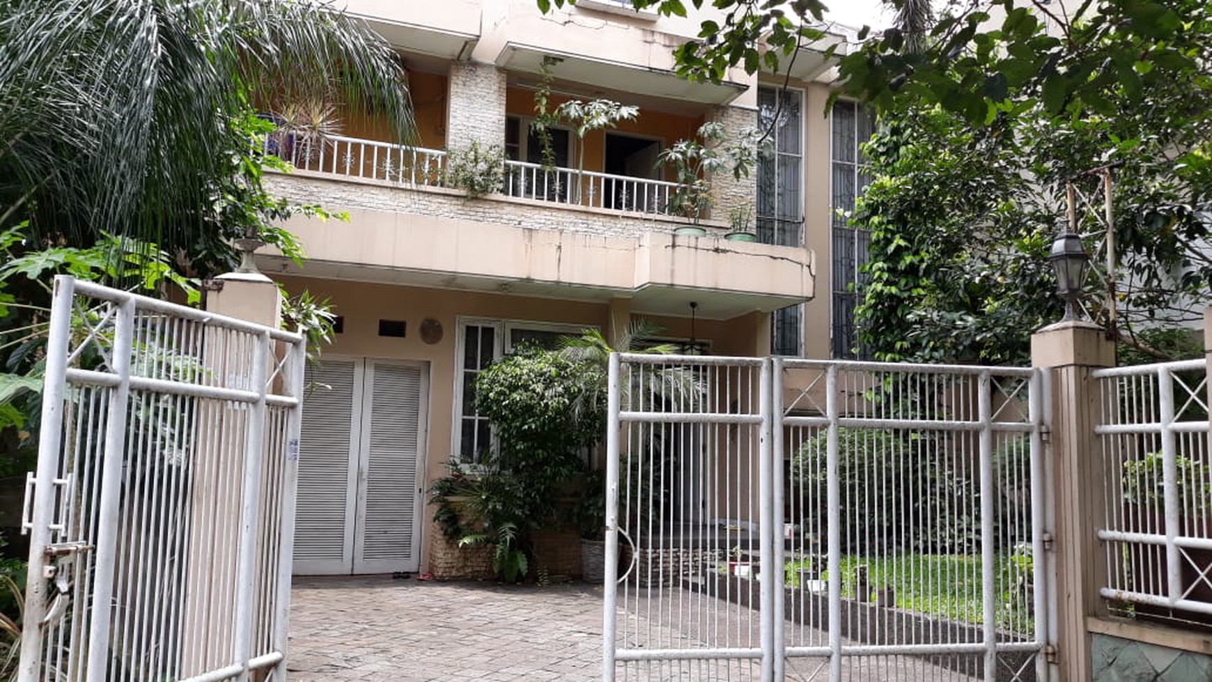 Rumah Asri di Bukit Cinere