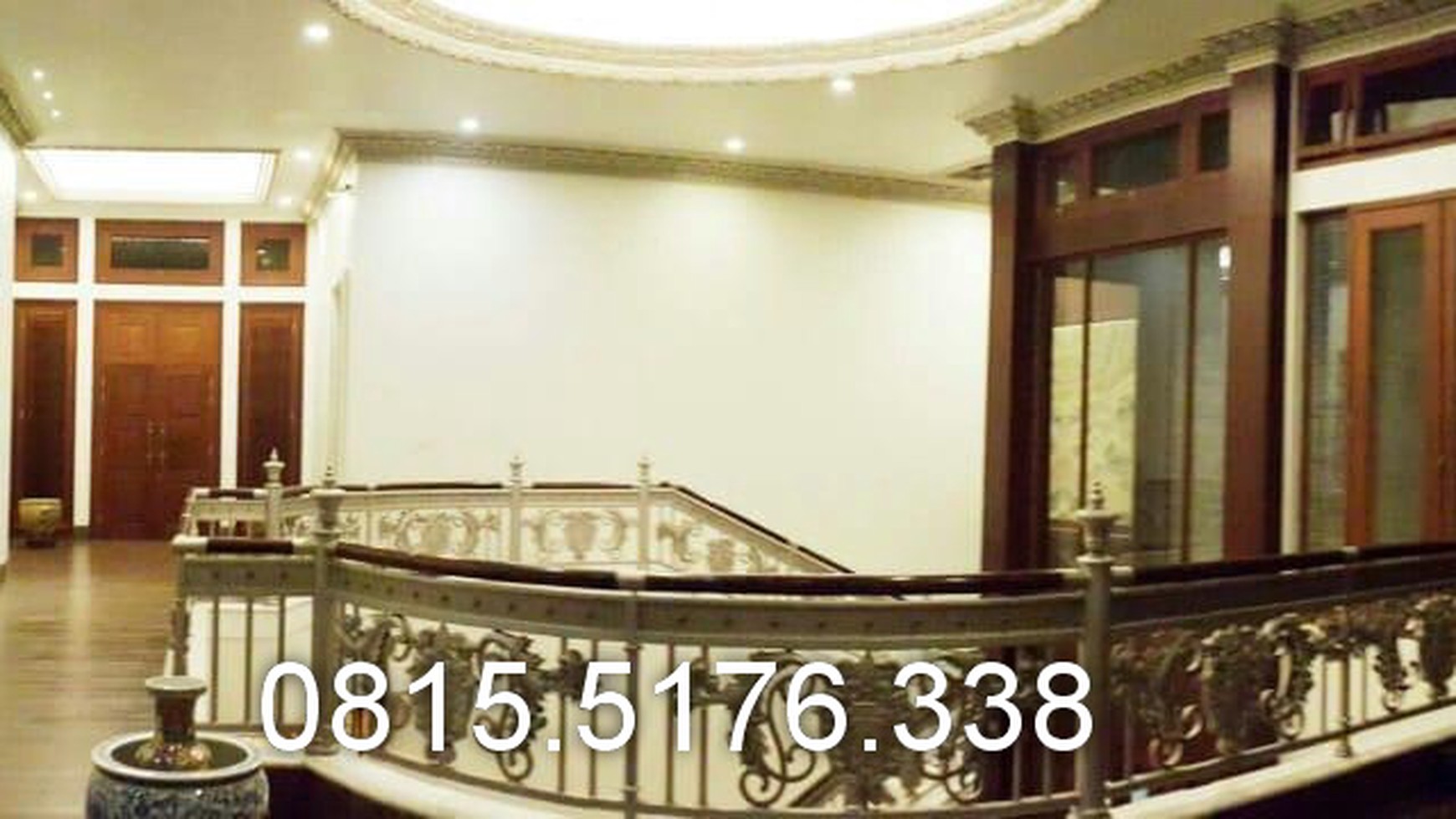 Dijual Rumah Mewah Minimalis Mediterania di Sumatera-Surabaya Pusat