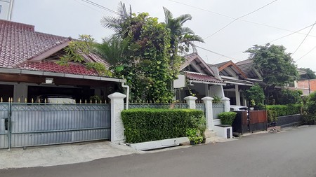 Rumah di Tebet Barat Dalam, Layak Huni, Jalan depan rumah bisa dilalui 3 mobil, SHM