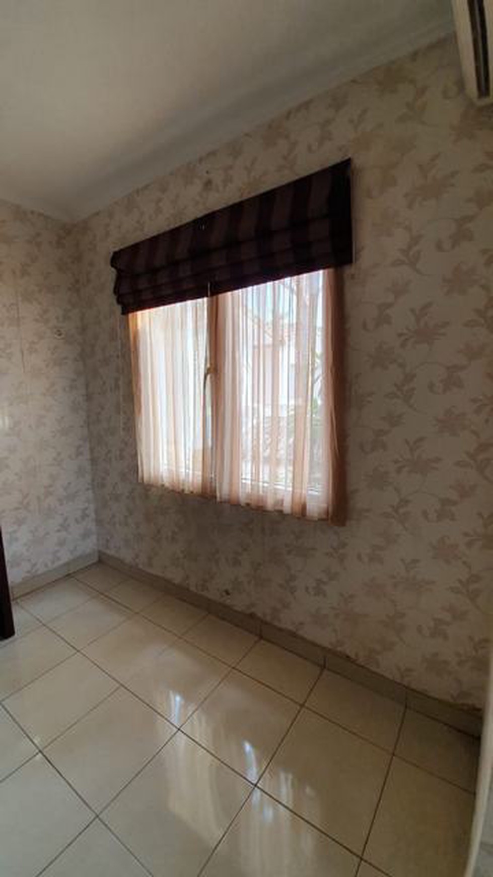 Disewa rumah rapih terawat siap huni, murah strategis, dekat AEON mall di The Icon Simplicity BSD City Serpong Tangerang Banten