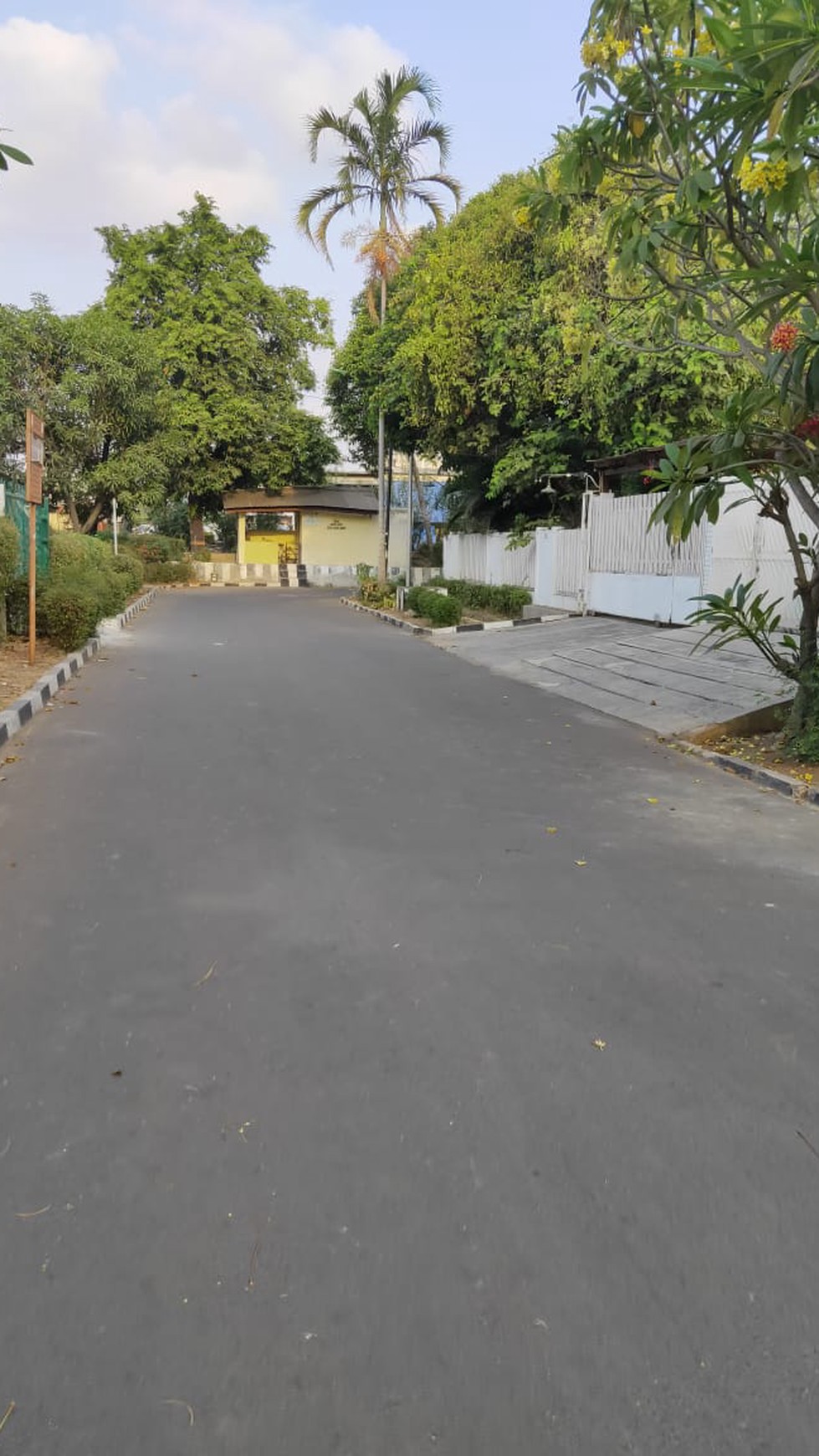 Rumah Standard 1,5 Lantai ,masih layak huni, Harga Nego di Kayu Putih Jakarta Timur