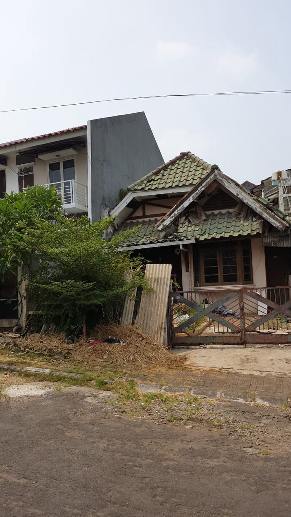 Jual Rumah Tua Hitung Tanah Puri Cinere....