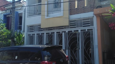 Rumah Modern 2 lantai Jalan Sidosermo