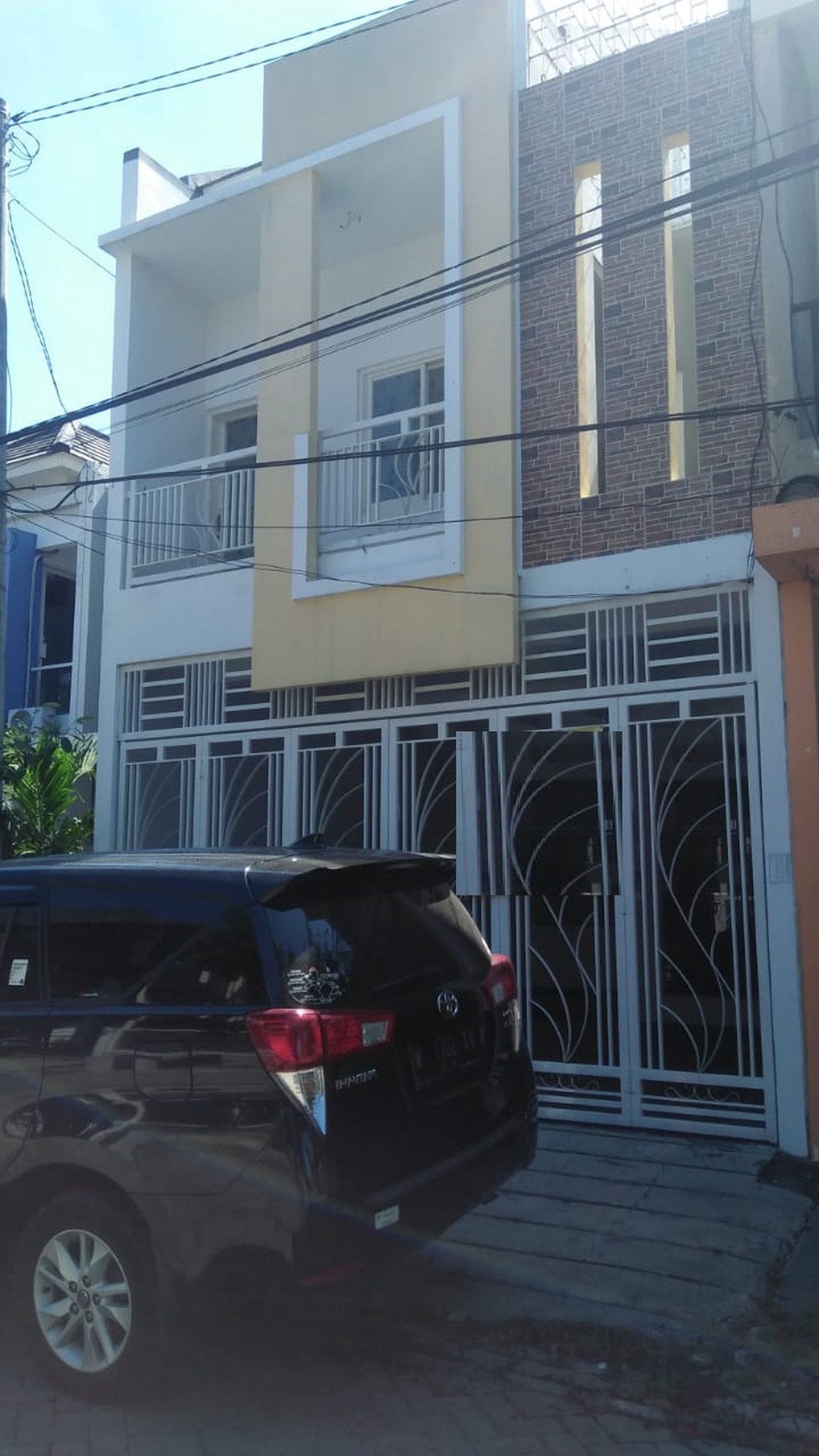 Rumah Modern 2 lantai Jalan Sidosermo