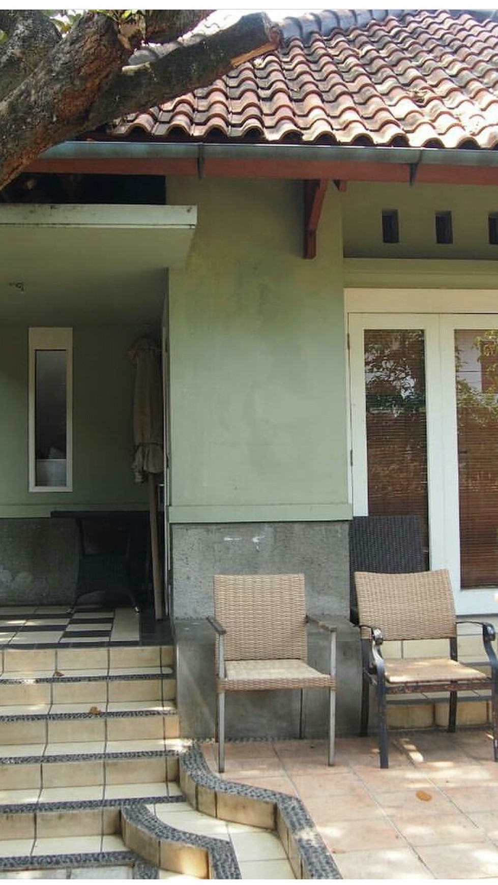 Rumah Siap Huni, Halaman Luas, dan Hunian Nyaman @Bintaro