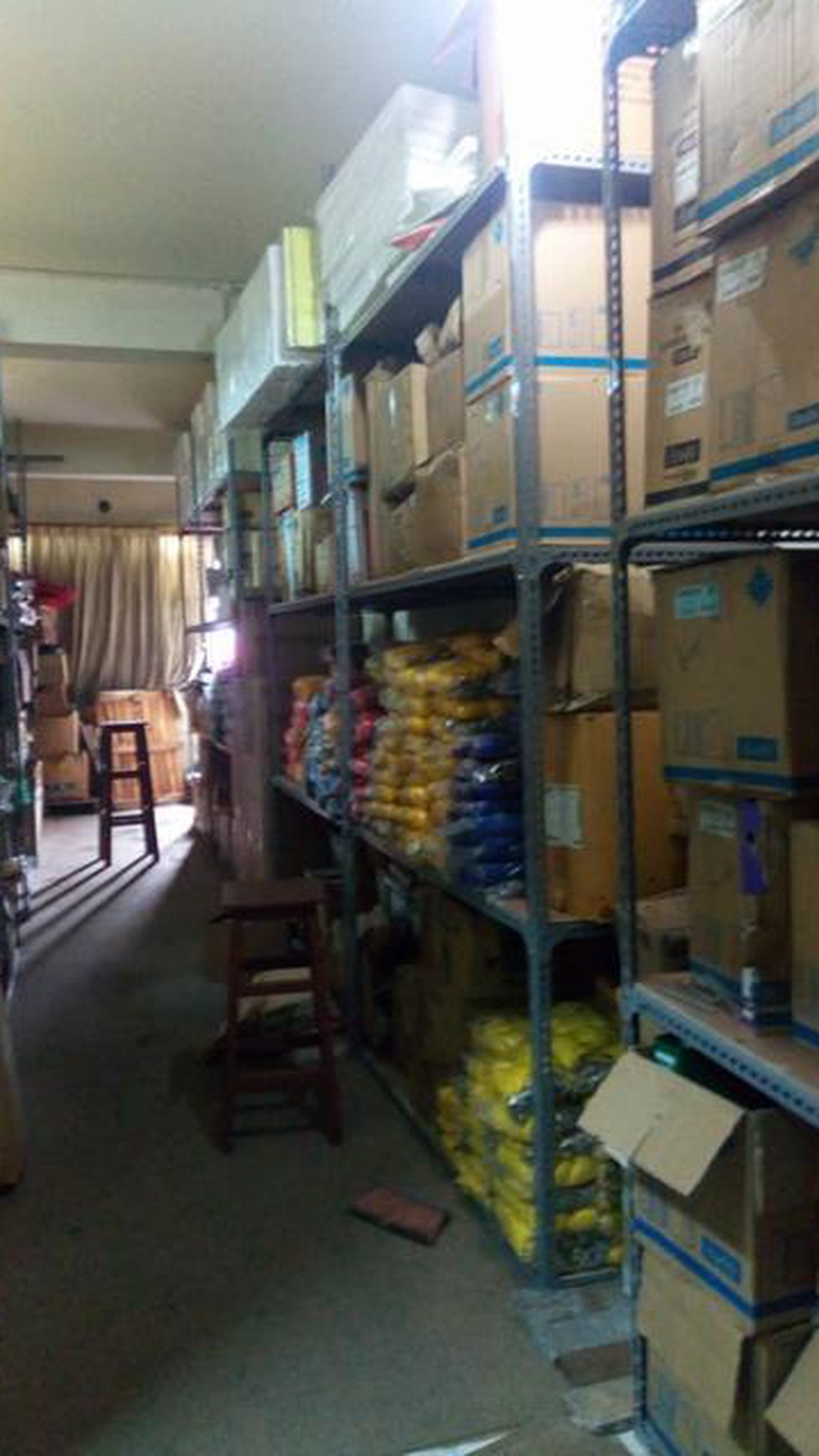 Dijual Ruko Gandeng, lokasi strategis,depan jalan raya, harga nego siap pakai. Jl. Insinyur Juanda Ciputat Tangerang