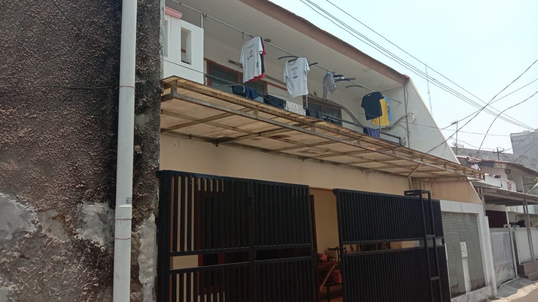 Rumah 2 Lantai Lokasi Oke Banget