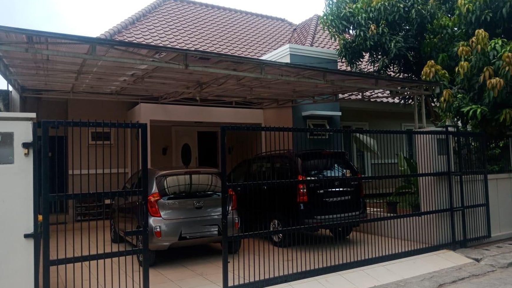 Rumah Mediterania Bagus Samping Sekolah Al Azhar  Dekat Sektor 4