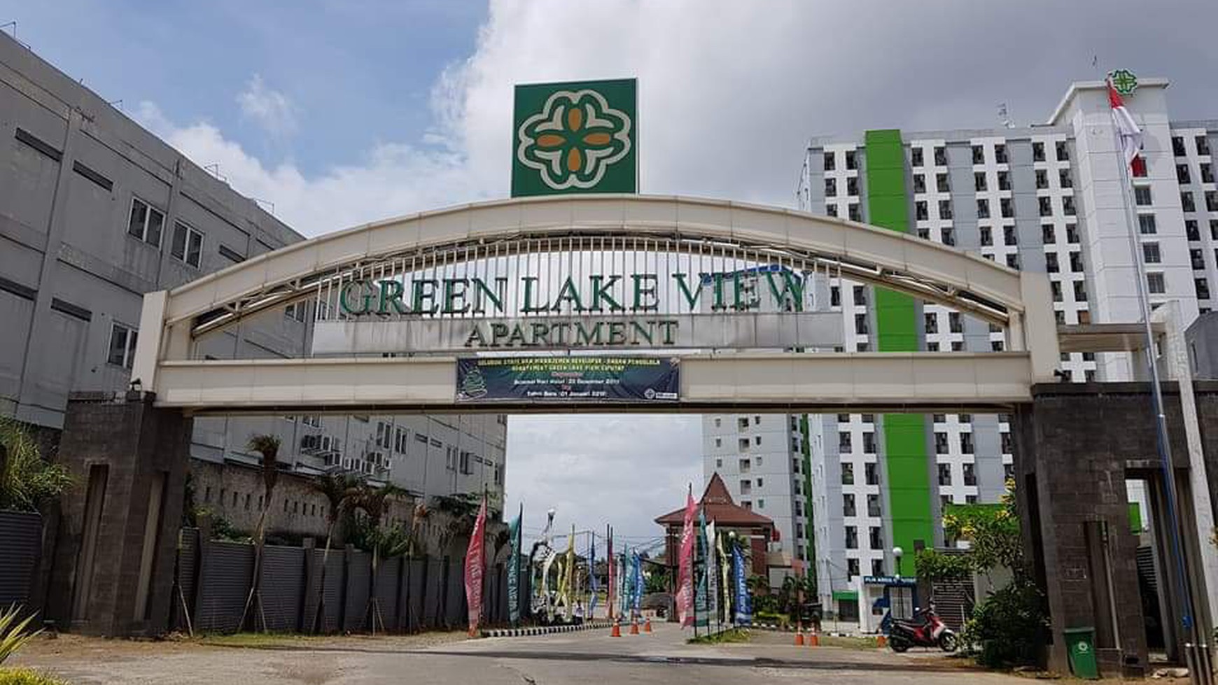 Apartemen Siap Huni, View Pool, dan Strategis @Apartemen Green Lake View, Ciputat