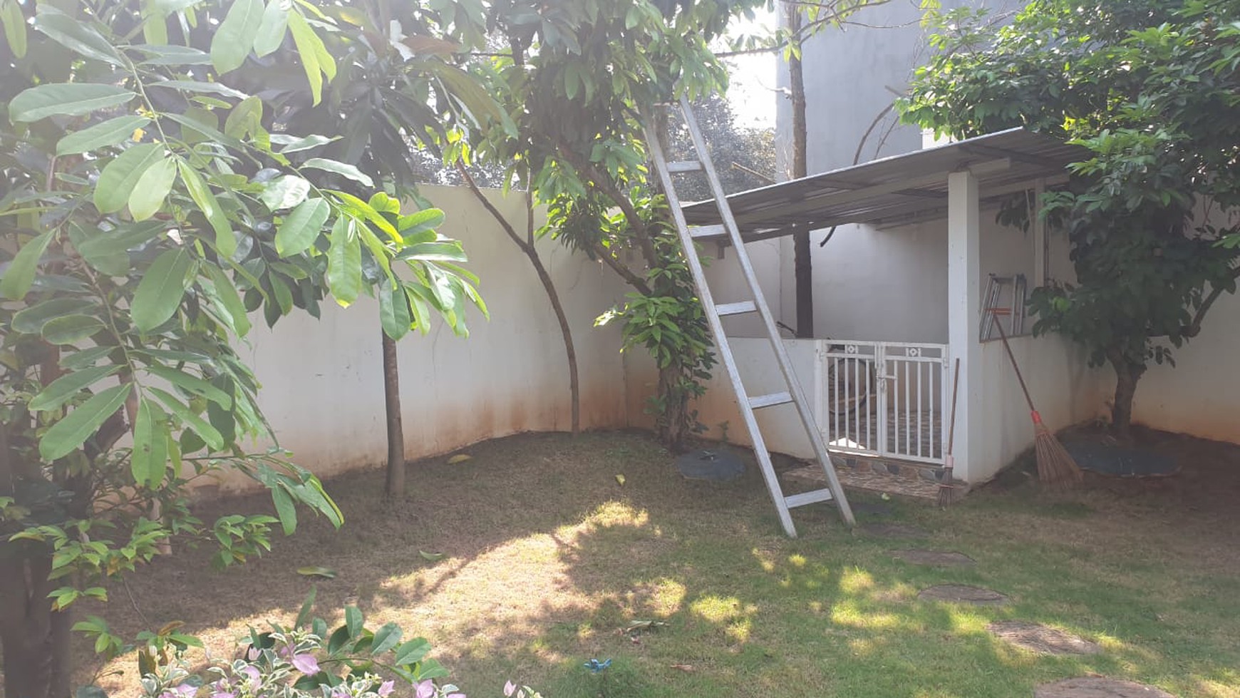 Rumah nyaman dan asri di dalam cluster, Dukuh Bima, Bekasi timur