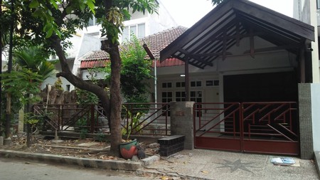 Rumah Nyaman dan asri jalan ketintang permai