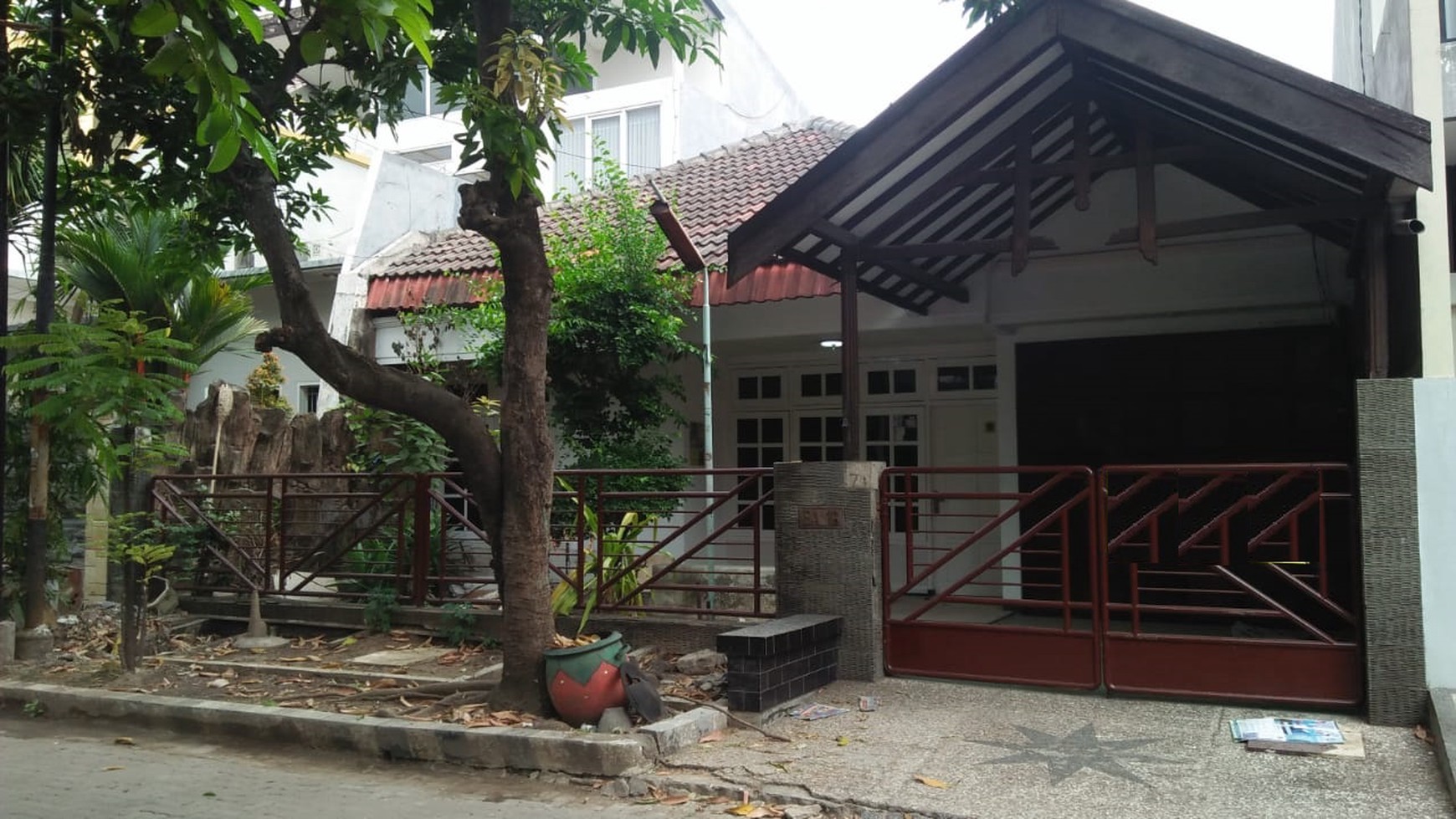 Rumah Nyaman dan asri jalan ketintang permai