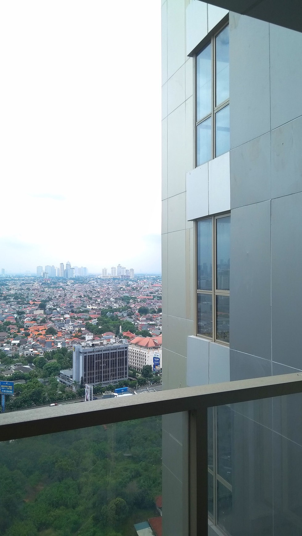 Apartemen 2 Bedroom, Furnished, Lokasi Strategis di Taman Anggrek Residence