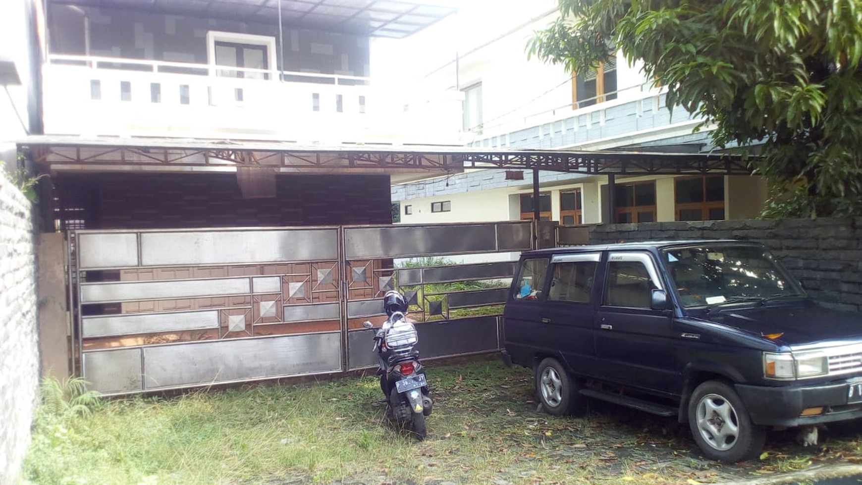 Rumah Siap Huni Dengan 3 Bangunan Dalam Satu Tanah Di Cibubur