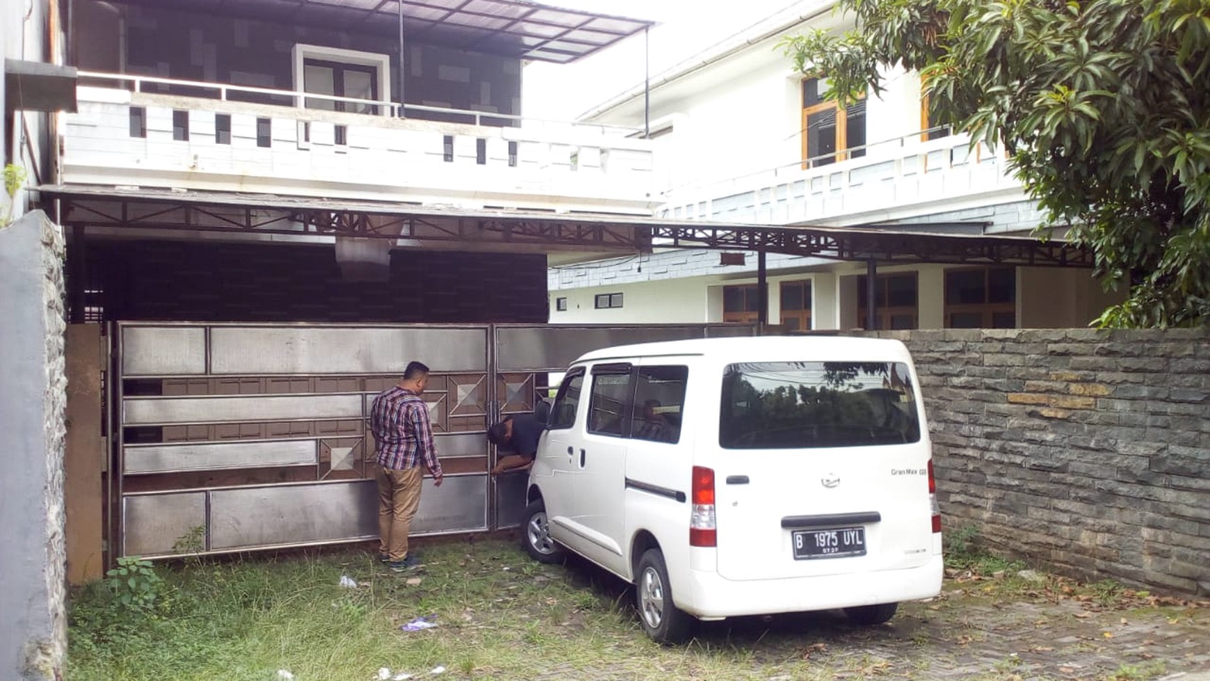 Rumah Siap Huni Dengan 3 Bangunan Dalam Satu Tanah Di Cibubur