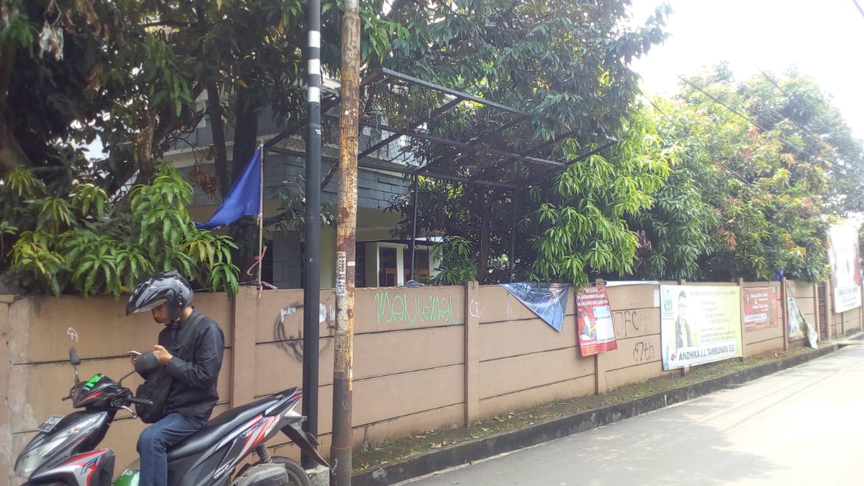Rumah Siap Huni Dengan 3 Bangunan Dalam Satu Tanah Di Cibubur
