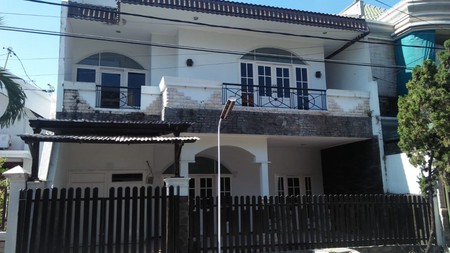 Rumah 2.5 lantai siap huni jalan manyar kertoardi