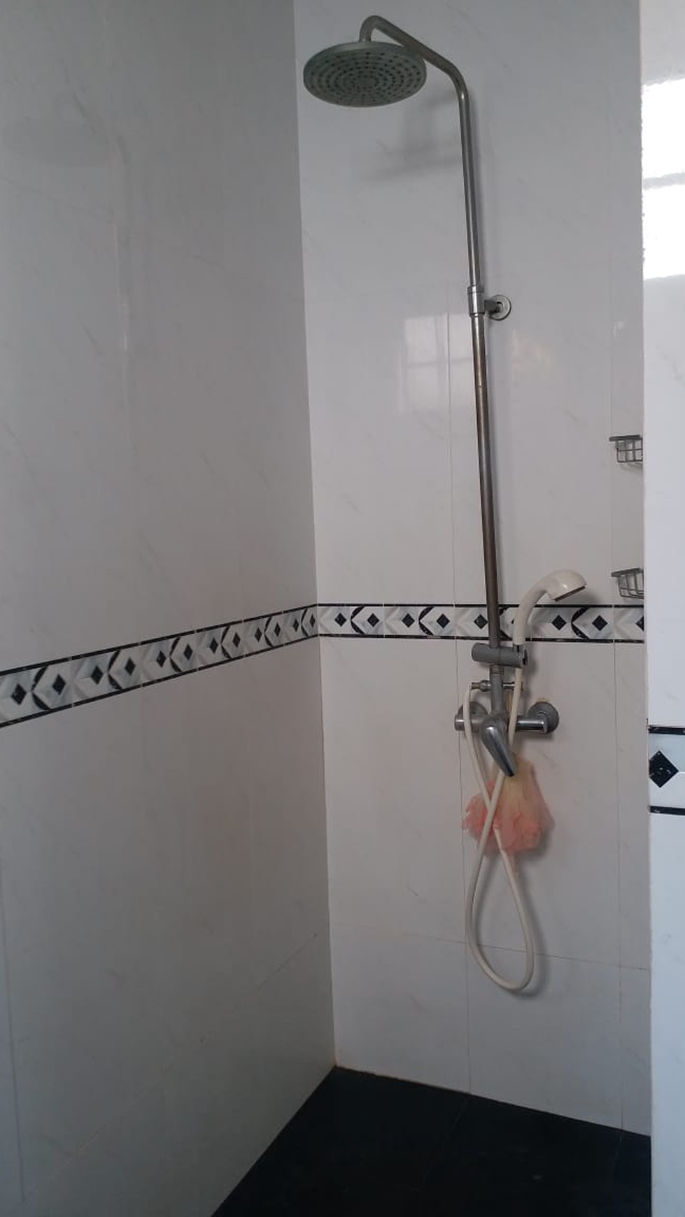 Di Sewakan Rumah Di JL. Sumatera - Lippo Karawaci Tangerang