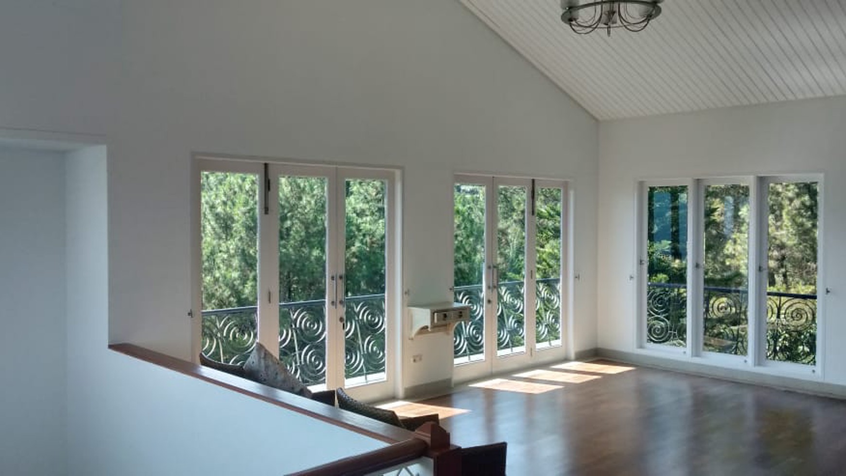 Villa  Cisarua, dekat taman Safari luas 2.855m2 ada Swimming Pool