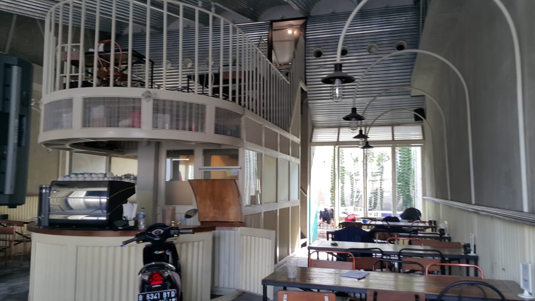 Rumah + Cafe di JL. Kisamau Pasar lama Tangerang