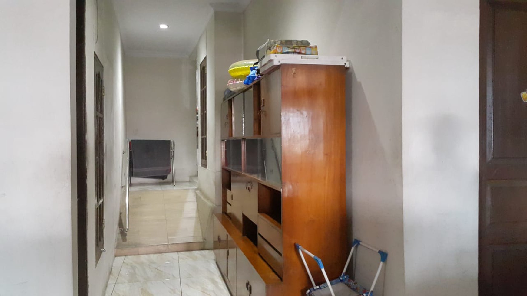 Rumah + Cafe di JL. Kisamau Pasar lama Tangerang