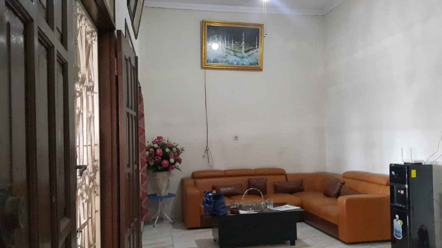 Rumah + Cafe di JL. Kisamau Pasar lama Tangerang