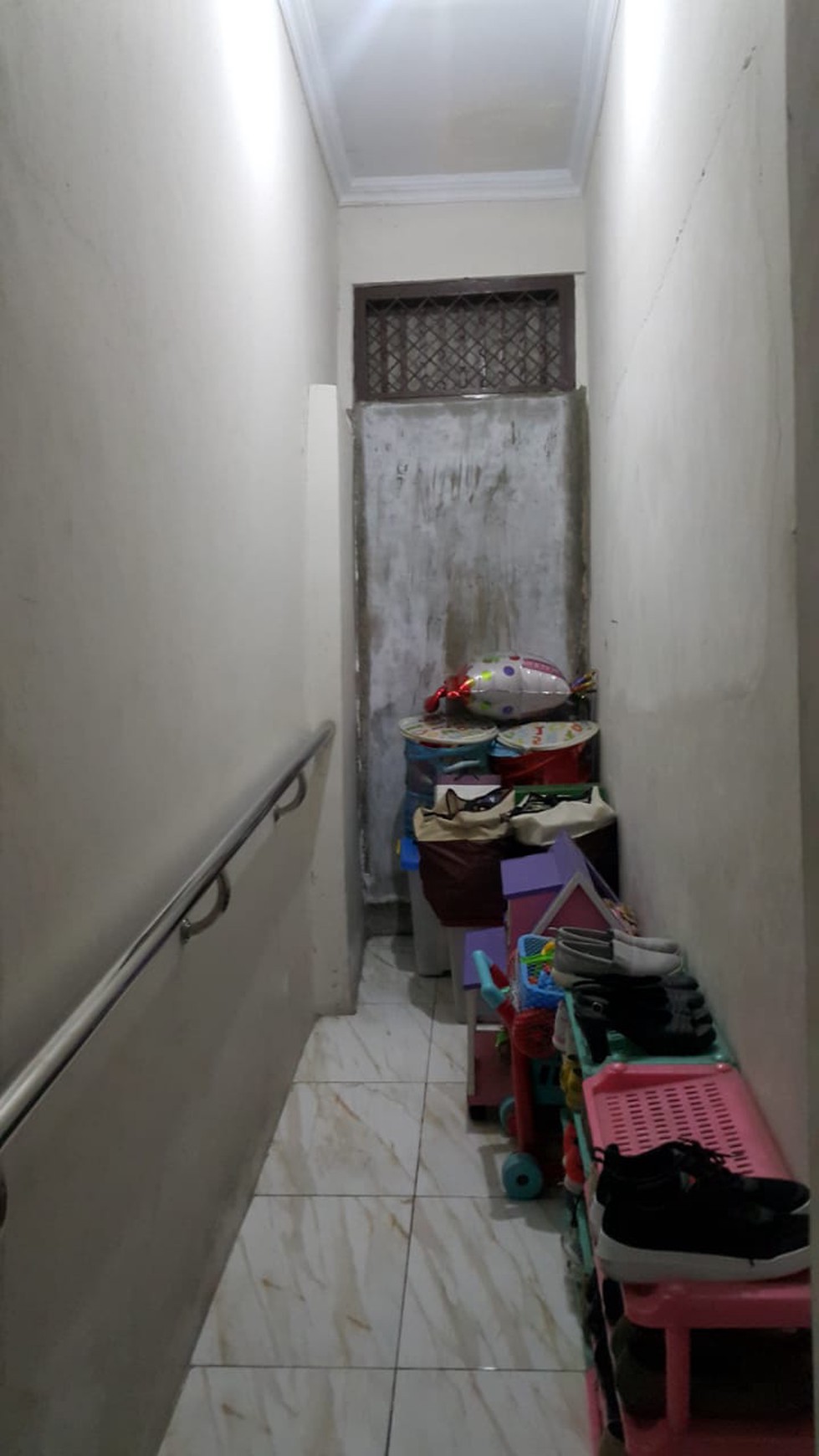 Rumah + Cafe di JL. Kisamau Pasar lama Tangerang