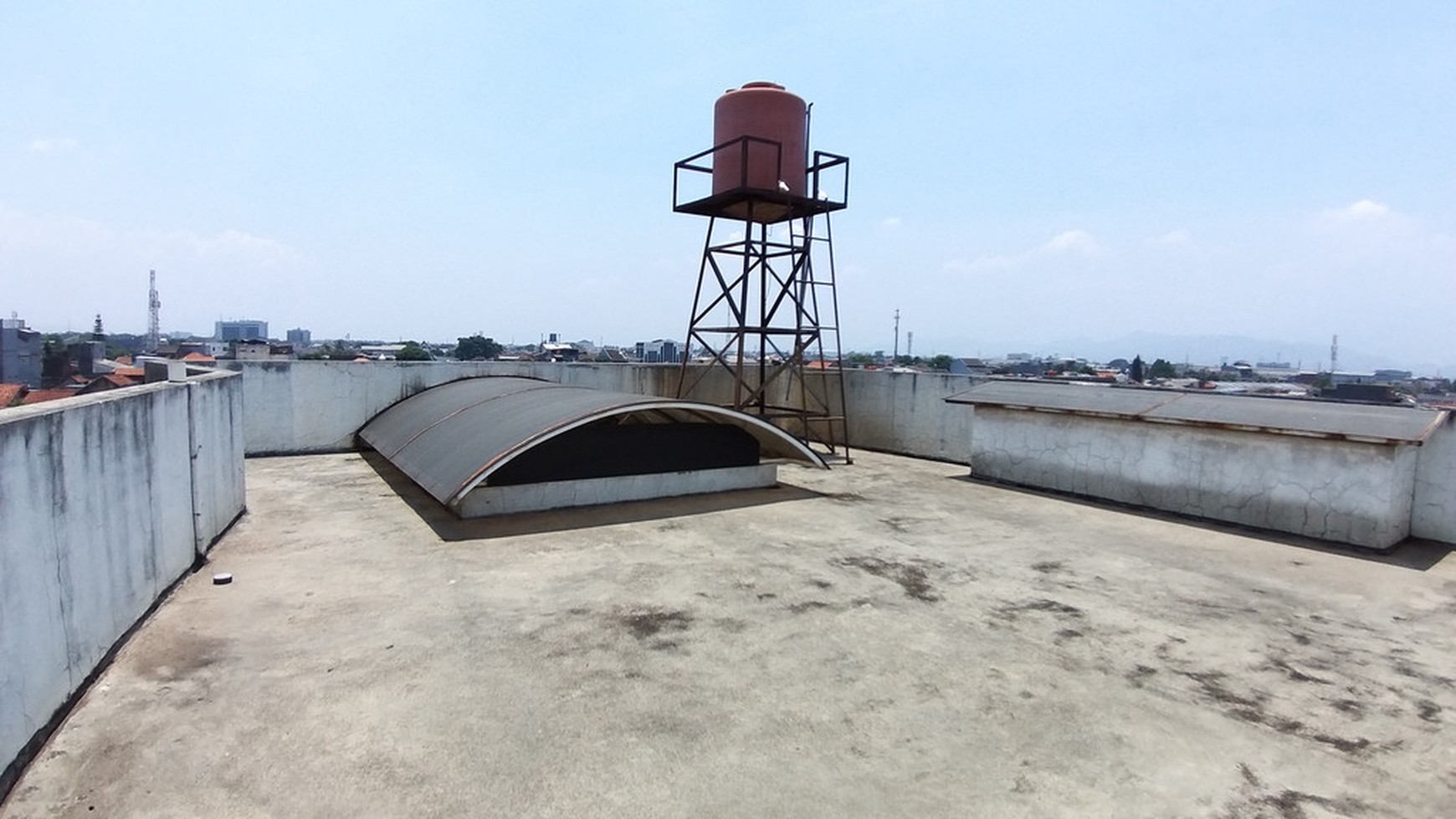 Ex Showroom di Main Road Kopo